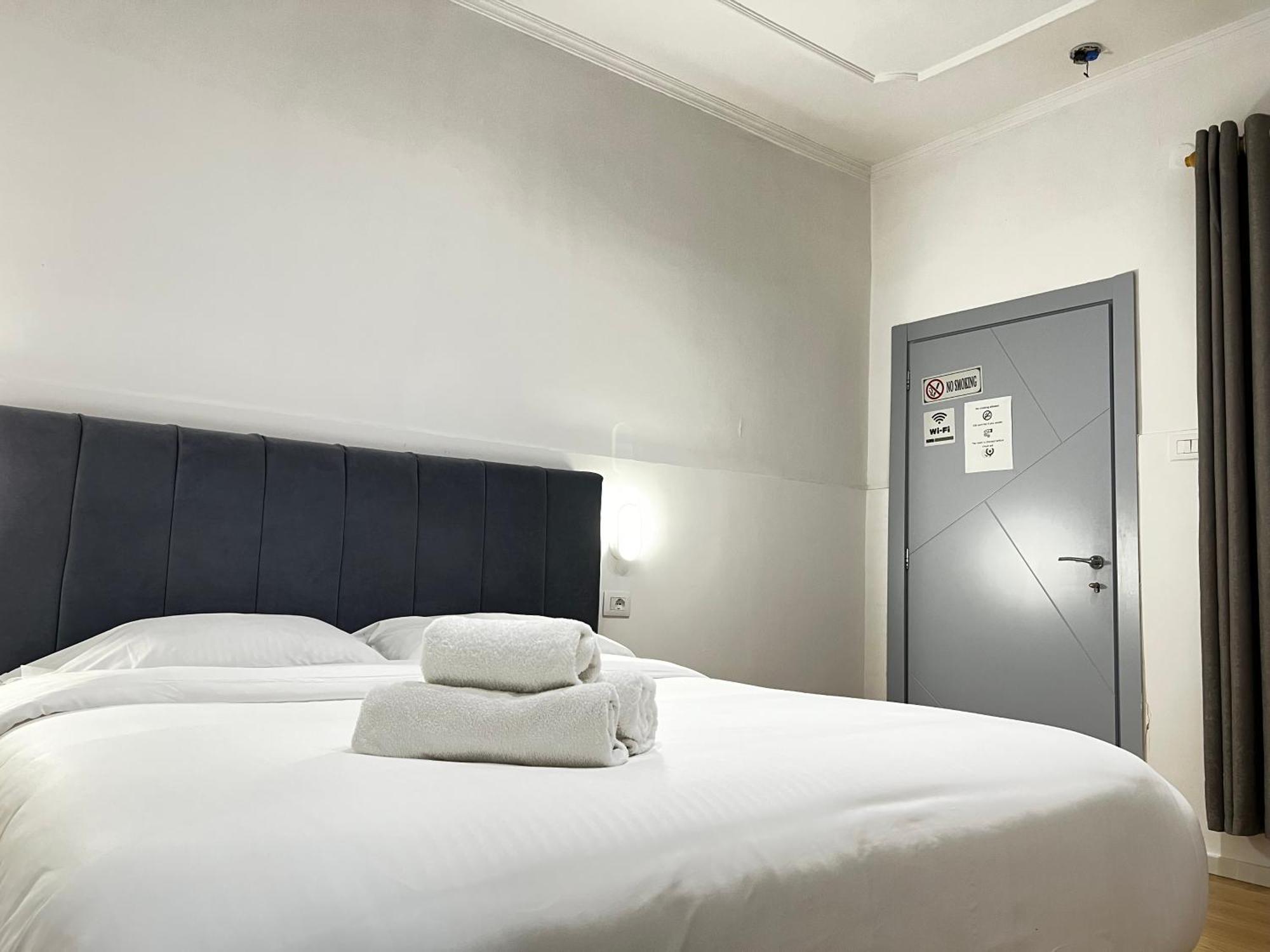 Tirana Square Hotel Екстер'єр фото