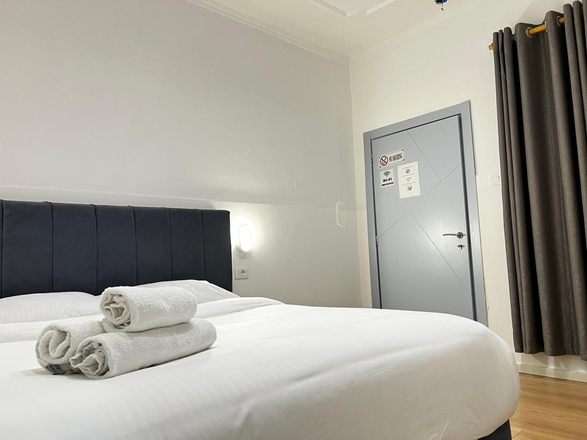 Tirana Square Hotel Екстер'єр фото